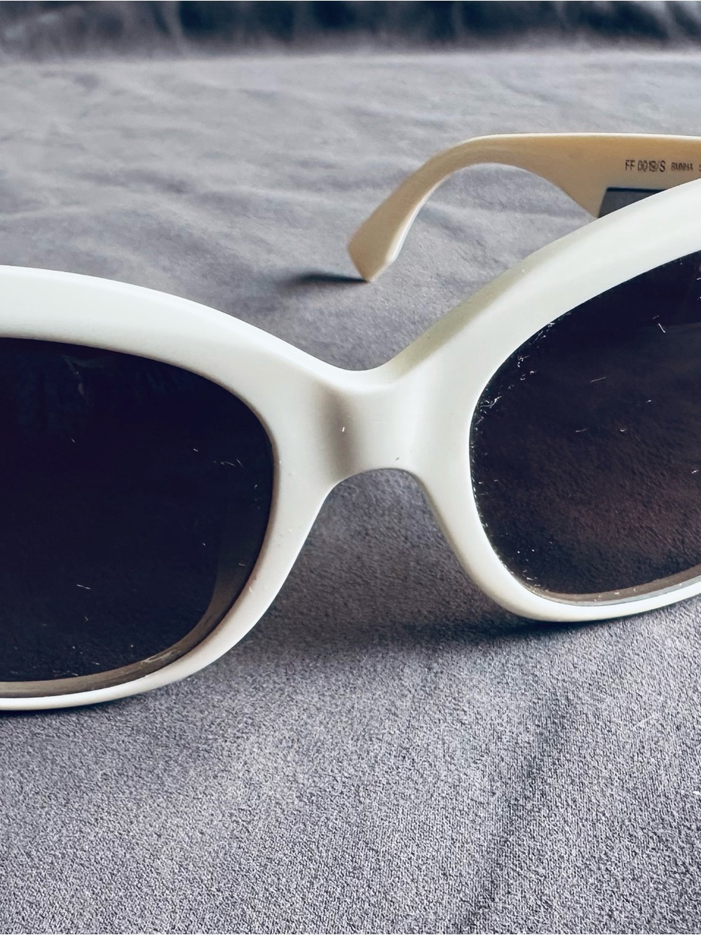 Fendi Oversized Cream Frame Sunglasses with Dark Lenses - Picture 2 of 5